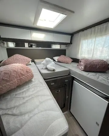 Autocaravana La Brujula Campsite *